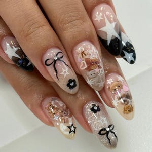 Uñas francesas con lindas estrellas y osos/uñas personalizadas para presionar/uñas hechas a mano para presionar/uñas acrílicas falsas/uñas de gel/uñas para presionar