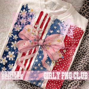 Peut inclure: Ensemble de trois tasses en céramique avec une finition mate et mouchetée. Les tasses sont de couleur crème, gris clair et gris foncé. Chaque tasse a un design simple et minimaliste.