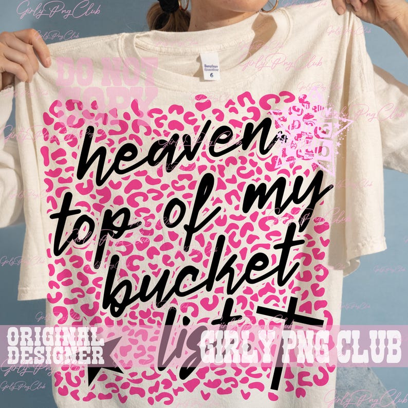 Peut inclure: T-shirt cr&egrave;me avec un motif l&eacute;opard rose et l'inscription noire "heaven top of my bucket list". Le t-shirt est de style d&eacute;contract&eacute;.