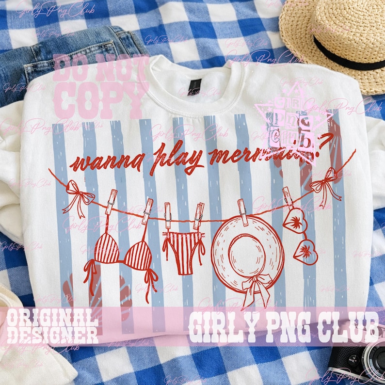 Op de afbeelding: Witte sweatshirt met een rood en blauw ontwerp. De afbeelding bevat een bikini, een zonnehoed en de tekst "wanna play mermaids?" Het ontwerp heeft een strandthema.