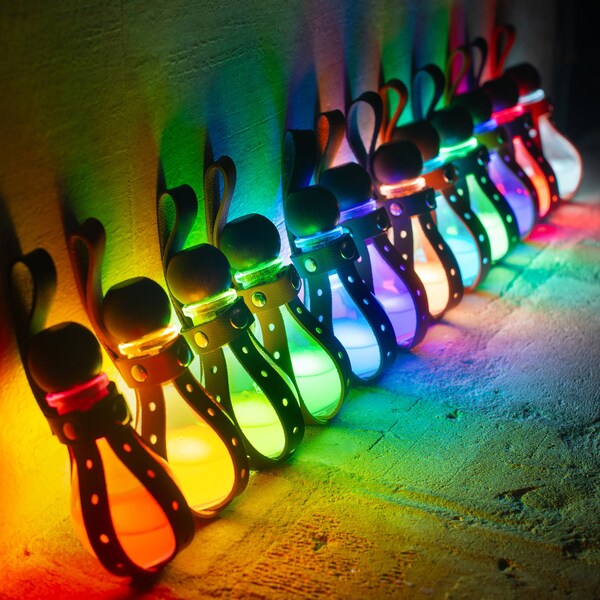 Glühendes Lichtelixier in Kleiner Flasche mit Lederhalfter, USB aufladbar