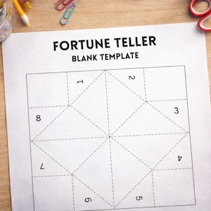 Puede incluir: Una plantilla en blanco de adivinador con el texto "FORTUNE TELLER BLANK TEMPLATE". La plantilla está sobre una superficie de madera, rodeada de materiales de manualidades como tijeras y cinta adhesiva.