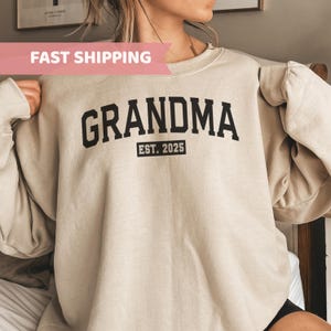 Personalize Mom Gift For Grandma Sweatshirt, Mothers Day Gift, Nana Sweatshirt, Tante Sweatshirt, Tia Sweatshirt, Mommy Sweatshirt,Mama Gift