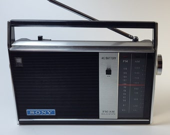 Vintage Sony FM/AM Solid State Radio. Working. Excellent Condition.