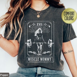 Tarot Card Muscle Mommy Pump Cover Gym Shirt for Women, Comfort Colors Pump Cover for Fitness Lover or Gym Lover Pumpcover Crewneck Pump Tee