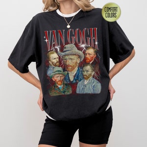 Może przedstawiać: Czarny T-shirt z grafiką w stylu vintage przedstawiającą autoportret Vincenta van Gogha i inne portrety. Tekst "VAN GOGH" jest nadrukowany czerwonymi i białymi literami z błyskawicami.