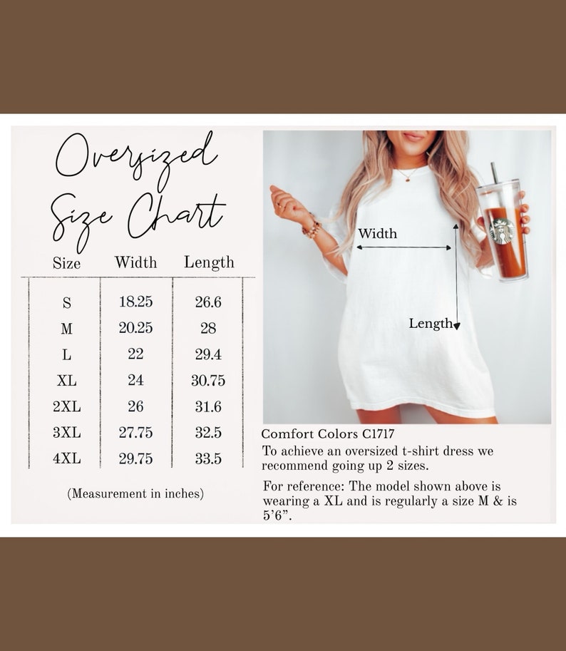 K&ouml;nnte beinhalten: Wei&szlig;es &uuml;bergro&szlig;es T-Shirt-Kleid mit Gr&ouml;&szlig;entabelle. Die Tabelle listet die Gr&ouml;&szlig;en S bis 4XL mit Ma&szlig;en in Zoll auf. Das Model tr&auml;gt XL und hat normalerweise Gr&ouml;&szlig;e M. Das Kleid ist Comfort Colors C1717.