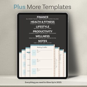 Op de afbeelding: Een digitale tablet met een verscheidenheid aan afdrukbare sjablonen voor persoonlijke organisatie en doelstelling. De sjablonen omvatten categorie&euml;n zoals financi&euml;n, gezondheid en fitness, levensstijl, productiviteit, welzijn en notities. De tekst "Plus More Templates" wordt bovenaan het scherm weergegeven. De tekst "Everything you need to Glow Up in 2023." wordt onderaan het scherm weergegeven.