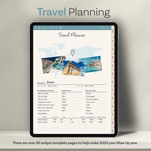 Op de afbeelding: Een digitaal tabletscherm dat een sjabloon voor een reisplanner weergeeft met een wereldkaart en foto's van Griekenland. De sjabloon bevat secties voor een pre-departure checklist, plaatsen om te bezoeken, essenti&euml;le items, luchtvaartmaatschappijen, vluchtinformatie en duur. De tekst "Reisplanning" staat bovenaan het scherm. De tekst "Griekenland" staat bovenaan de sjabloon. De tekst "Er zijn meer dan 30 unieke sjabloonpagina's om je te helpen 2023 je Glow Up-jaar te maken." staat onderaan het scherm.