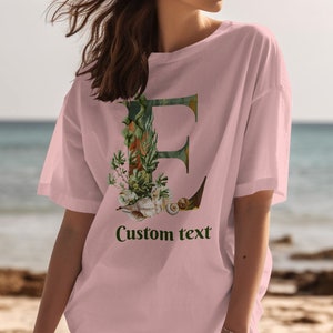 Camiseta con texto personalizado con la letra E del alfabeto botánico, camiseta con inicial con monograma floral, camiseta gráfica inspirada en la naturaleza, ropa unisex para adultos, idea de regalo