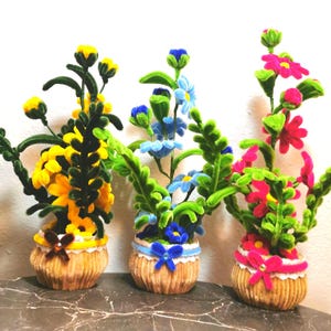 Pipe Cleaner Flower Vase, Handmade Bonsai Flower Pot, Desk Decor, Encouragement Gift, Flower Arrangement, Gift for Friend, Mini Flower Pot