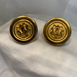 Vintage Gold Crest Button clip on Earrings-Heraldic Design, 1980&#39;s Statement jewerly
