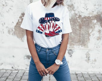 Maglietta unisex con stivali da cowboy patriottici e scritta Western 4th of July