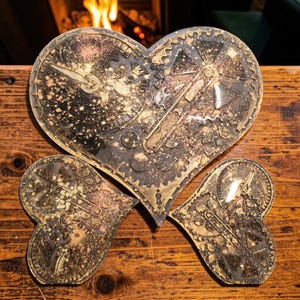 Steampunk heart tray and mini coaster set|Black and gold gothic decor|Industrial Resin Trinket set|