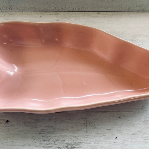 Stunning vintage 1950’s pink ceramic leaf dish - mid century home decor - peachy pink spring trinket, serving, or decorative console bowl