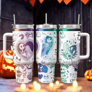 Jack und Sally Nightmare Weihnachten gravierter Becher, Disney Weihnachtsbecher 40 Unzen, Disney Spooky Saison Becher, individuelles Paargeschenk