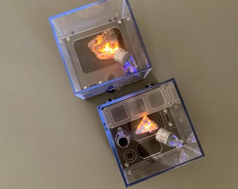 Caja de exhibición de minerales de 6,6 x 6,6 cm, con luz ultravioleta y carga tipo C, estuche acrílico para muestras con 2 estilos, decoración única de escritorio para coleccionistas.