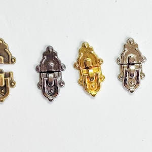 2set 14.3×8,8mm extra kleine Puppentaschen-Schlösser aus Metall in 4 Farben für Puppentaschen. Mini Bastelbedarf