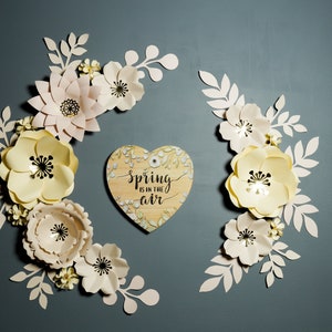 Set di fiori di carta in rosa chiaro e giallo chiaro - Decorazione da parete per cameretta dei bambini - Decorazione da parete con fiori di carta - Decorazione con fiori di carta