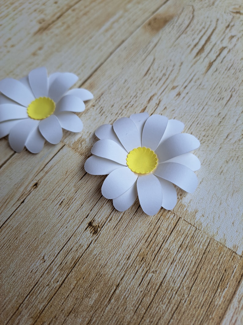 Retro Paper Daisy Flower Wall Decor, Handmade Groovy Flowers For Party, 60's Theme, Boho Birthday Backdrop