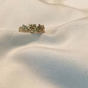 Beautiful 14k Solid Yellow Gold Hibiscus Floral Band Ring Size 6 3/4 Signed Artist Co. From Hawaii