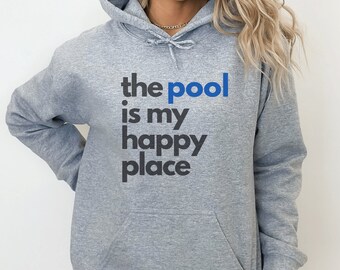 Op de afbeelding: Een grijs hoodie met de tekst "the pool is my happy place" in zwarte en blauwe letters.