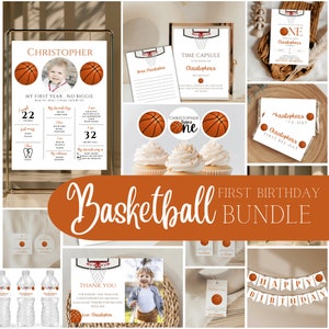 Può includere: Un pacchetto di stampabili per una festa di primo compleanno a tema basket con uno schema di colori arancione e marrone. Il pacchetto include una varietà di articoli come inviti, biglietti di ringraziamento, etichette per bottiglie d'acqua, topper per cupcake e uno striscione. Il testo "Christopher Turns One" è presente su diversi articoli.