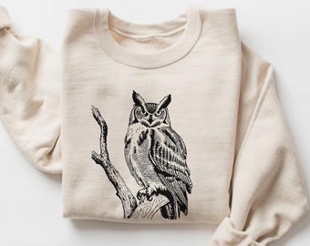 Retro Great Horned Owl Sweatshirt, Vintage Style Owl Sweater, Nature Lover Gift, Cozy Bird Crewneck, Wildlife Graphic Pullover