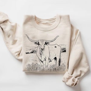 Texas Longhorn Unisex Sweatshirt, Western Landscape Crewneck, Southwest Cattle Ranch Pullover, Retro Cowboy Top, Bull Graphic