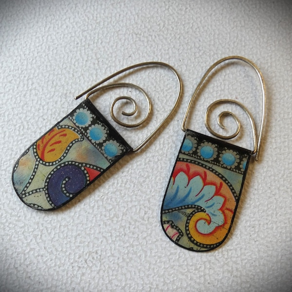 Shabby hoop earrings made from vintage tin can