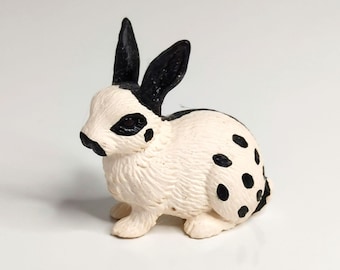 Schleich - Figurine de lapin tacheté noir et blanc de collection, modèle 13121, 1996