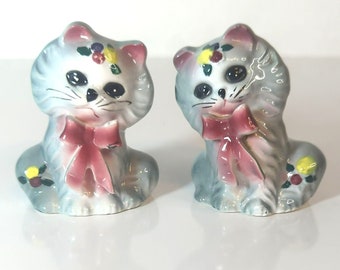 Vintage GNCO Kitschy Salt & Pepper Shaker Gray Cats with Bows, 1950s