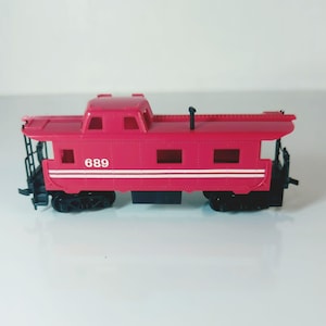 Vintage Tyco Red Caboose Train Car 689 Model Railroad Accessory Collectible Toy