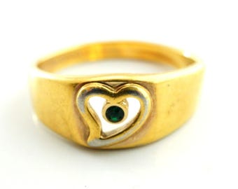 Anillo vintage Avon con corazón de diamantes de imitación verdes y tono dorado, talla 8.5, piedra natal.