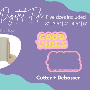 Peut inclure: Fichier numérique pour un emporte-pièce et un débosseur avec le texte "GOOD VIBES" en lettres jaunes sur fond rose. Cinq tailles sont incluses : 7,6 cm, 8,9 cm, 10,2 cm, 11,4 cm et 12,7 cm.