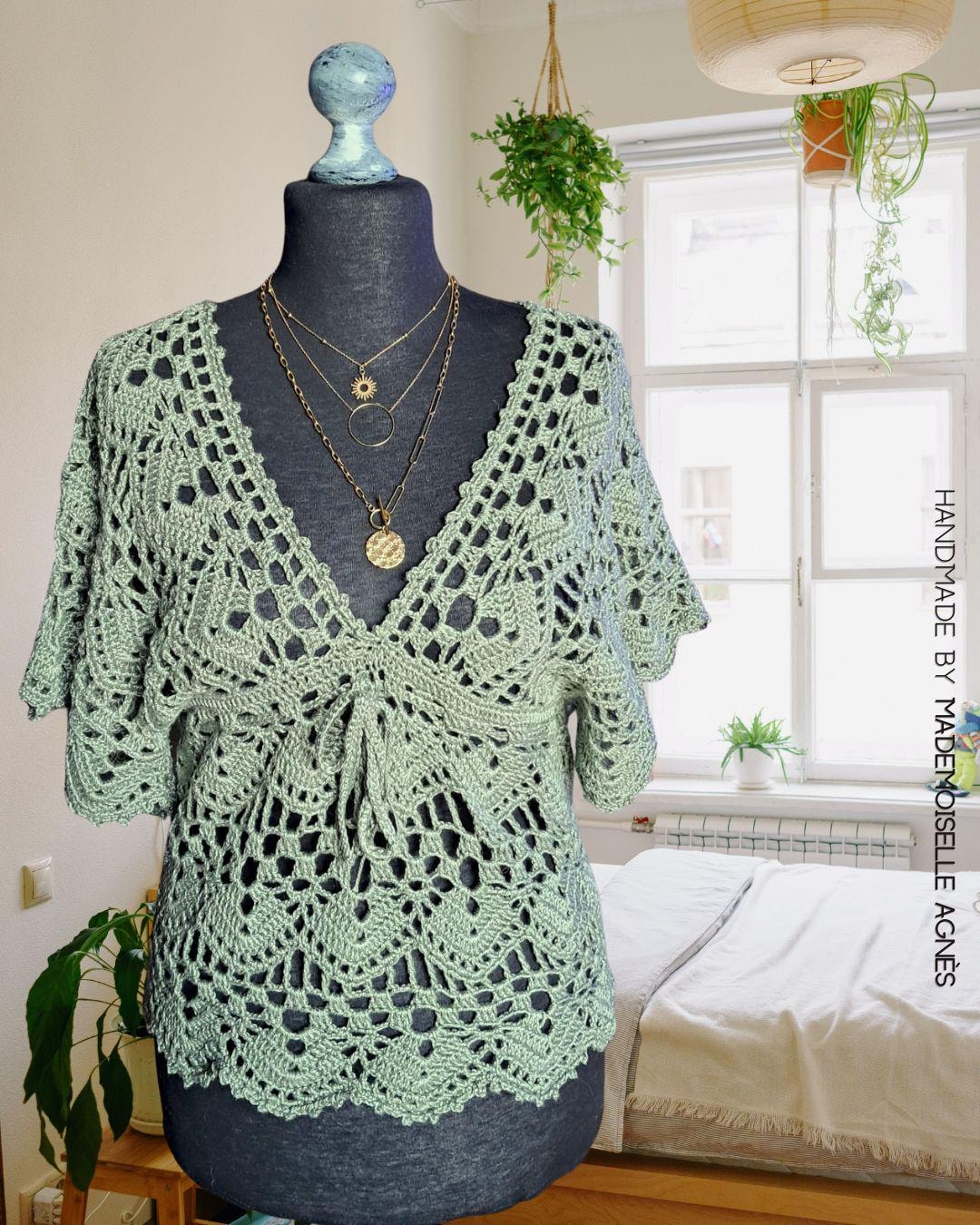 Blusa de encaje bohemio tejida a crochet 