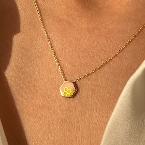 Honeycomb Necklace • 925 Silver • Bee Pendant • 14K Gold Plated  • Queen Bee Jewelry • Gift for Her • Honey Bee Necklace • Stylish Jewelry