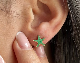 Brincos de estrela do mar • Banhado a ouro 14K • Brincos de estrela verde • Prata 925 • Joias do oceano • Presente de verão • Brincos fofos • Brincos de praia