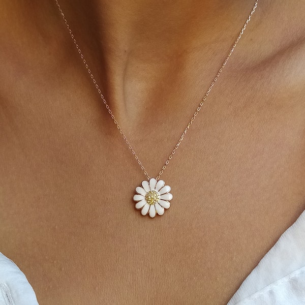 Daisy Necklace • 14K Gold Plated • Daisy Pendant • Spring Necklace • Flower Necklace • Gift for Daughter • Christmas Gift • Summer Jewelry