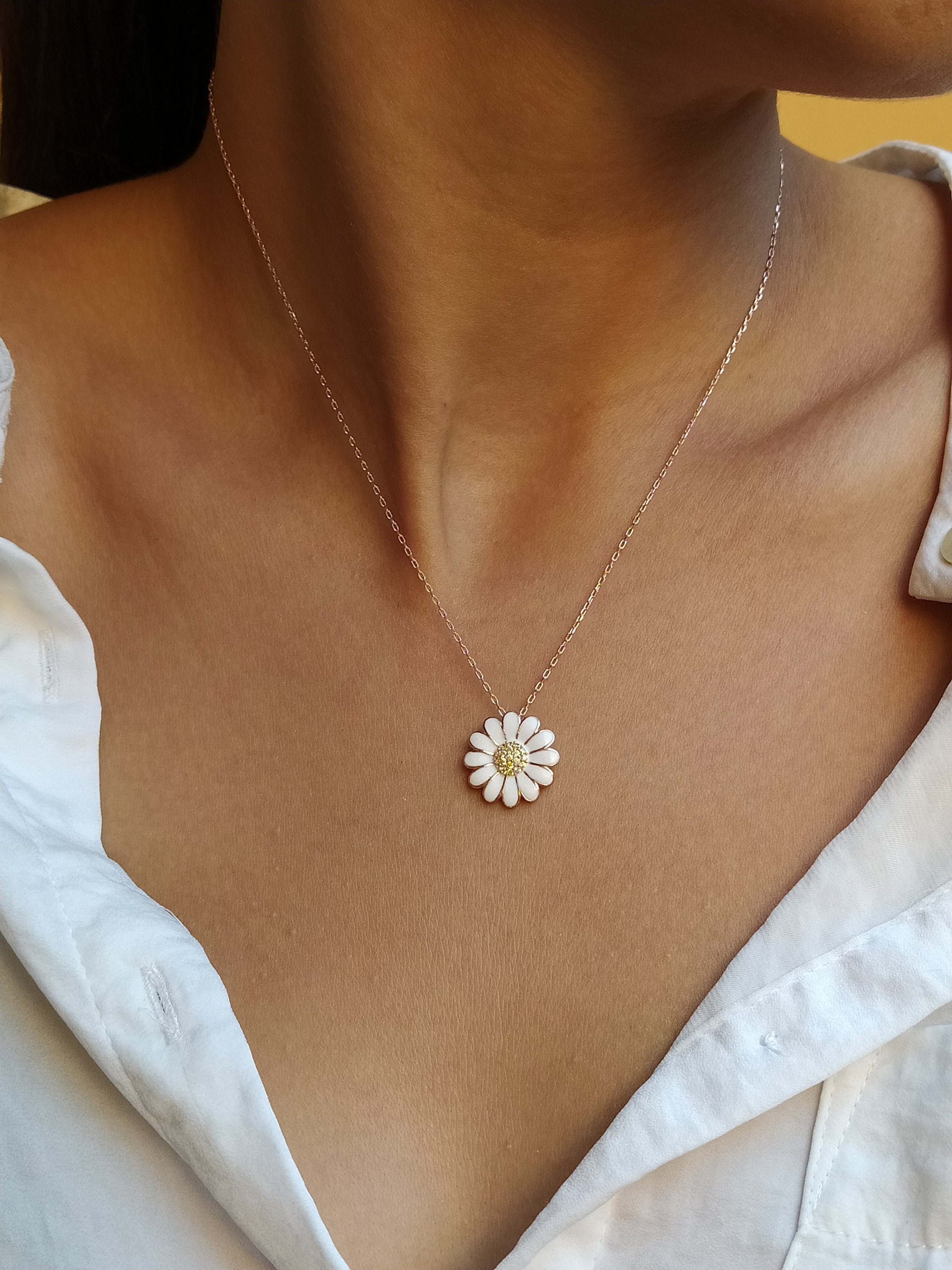ネックレス・ペンダント Nature Daisy Necklace (2 color) Daisy Necklace, Choice of Teardrop or Circle Bezel, Gold