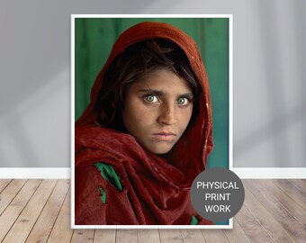 Afghan Girl Poster I Afghan Girl Print I Nasir Bagh refugee camp. Gula Peshawar, Pakistan. 1984 I #Steve McCurry #National Geographic