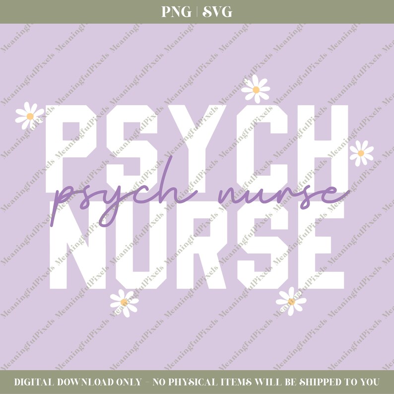 Pu&ograve; includere: Un download digitale con le parole "PSYCH nurse" in bianco e viola su uno sfondo lavanda. La parola "PSYCH" &egrave; in grassetto, con un carattere a blocchi, mentre "psych nurse" &egrave; in corsivo. Piccole margherite sono sparse intorno al testo.