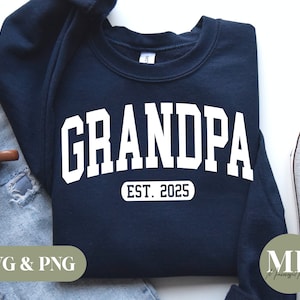 Peut inclure: Un sweat-shirt bleu marine avec du texte blanc qui dit "Grandpa Est. 2025".