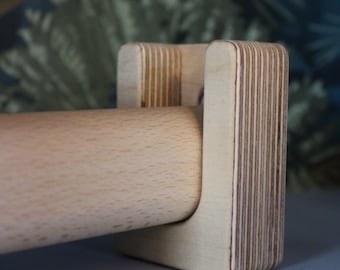 Pull-up bar for use in doors, max 145cm wide, wooden. Cut to size