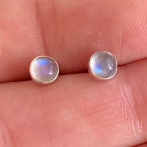 14K Solid Gold Moonstone Threadless Push Pin Round Gemstone Cartilage Helix Moonstone Earring Tragus Dainty moonstone Flat Back Earring gift