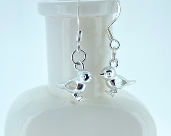 Boucles d'oreilles de moineau en argent sterling, petit moineau, cadeau d'amant d'oiseau, boucles d'oreilles délicates, cadeau pour elle, cadeau d'amant d'oiseau