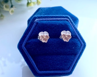 Pendientes violetas de plata, flor de nacimiento de febrero, regalo de plata de ley para mamá, regalo para esposa, inspirado en la naturaleza, flor de pensamiento