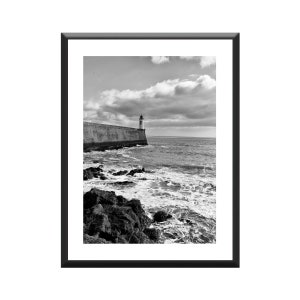 Impresión en blanco y negro sobre papel fotográfico de un embarcadero en Les Sables d'Olonnes, decoración de pared para amantes del mar y la fotografía monocroma.
