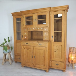 großes Jugendstil Buffet in Weichholz, Landhaus-Vitrine-Küchenschrank image 1