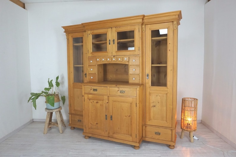 großes Jugendstil Buffet in Weichholz, Landhaus-Vitrine-Küchenschrank image 1